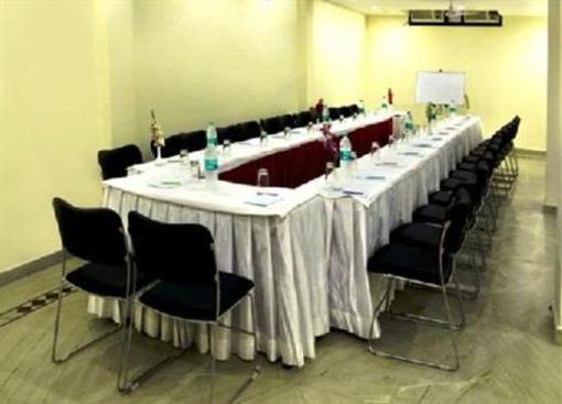 фото отеля Hotel Shanti Palace Patel Nagar New Delhi