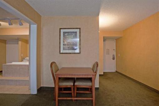 фото отеля Holiday Inn Express Colton