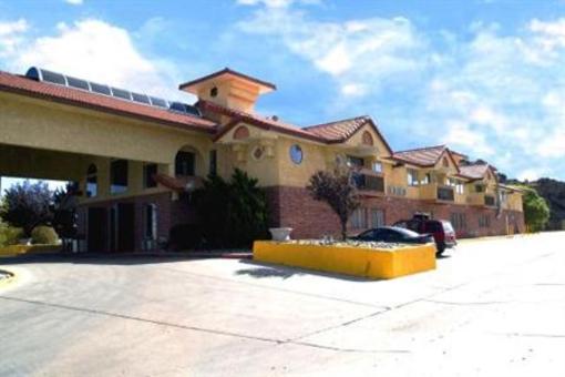фото отеля Days Inn and Suites Red Rock Gallup