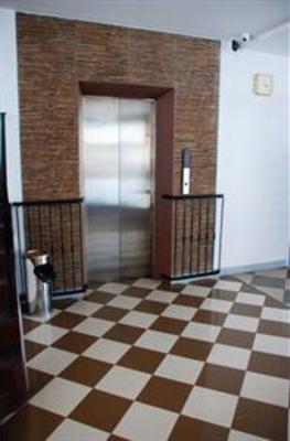 фото отеля Sutus Court 5