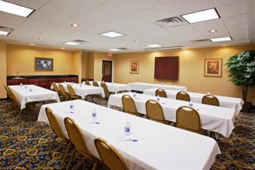 фото отеля Holiday Inn Express Cleveland-Richfield