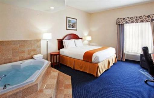 фото отеля Holiday Inn Express Cleveland-Richfield