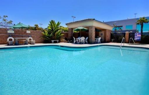 фото отеля Holiday Inn Express Hotel & Suites San Diego Otay Mesa