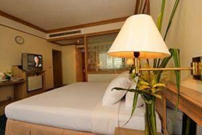 фото отеля Louis Tavern Hotel Bangkok