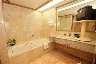фото отеля Louis Tavern Hotel Bangkok