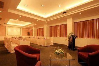 фото отеля Louis Tavern Hotel Bangkok