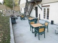 Eagle Lodge & Suites
