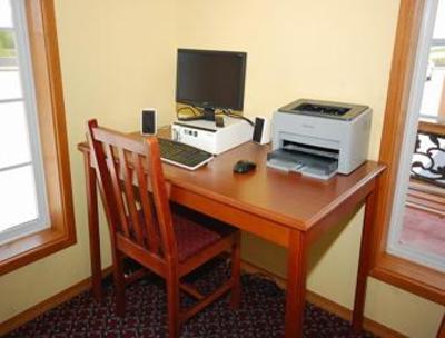 фото отеля Super 8 Bolivar