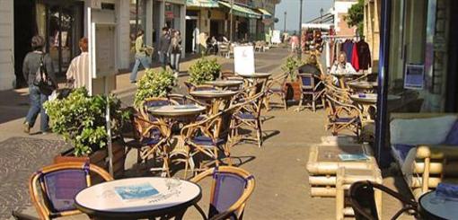 фото отеля Le Neptune Soulac-sur-Mer