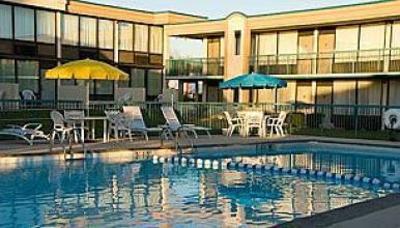 фото отеля Lamplighter Inn & Suites