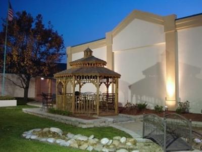 фото отеля Lamplighter Inn & Suites