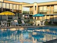Lamplighter Inn & Suites