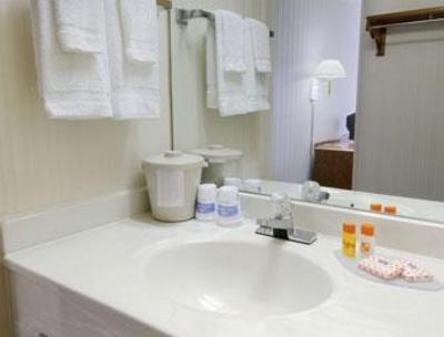 фото отеля Howard Johnson Cleveland Airport
