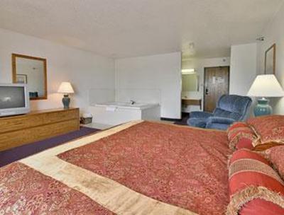 фото отеля Super 8 Cedar Rapids
