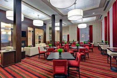 фото отеля Holiday Inn Express Hotel & Suites Chatham South