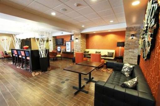 фото отеля Hampton Inn Clinton (Iowa)