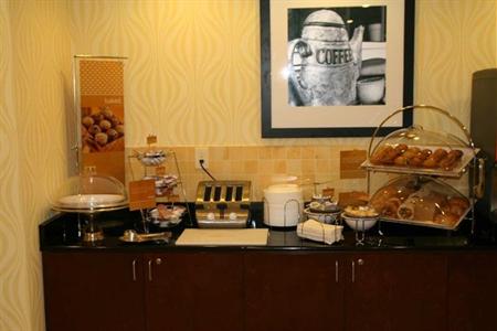 фото отеля Hampton Inn Richmond-Airport