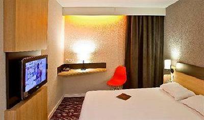 фото отеля Kyriad Tours Sud