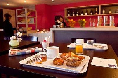 фото отеля Kyriad Tours Sud