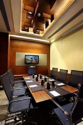 фото отеля Mahagun Sarovar Portico
