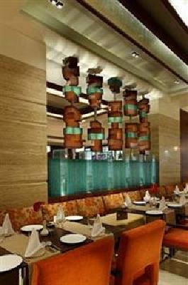 фото отеля Mahagun Sarovar Portico