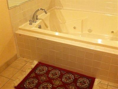фото отеля Country Hearth Inn Eddyville