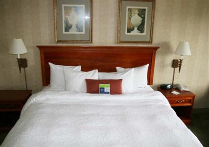 фото отеля Hampton Inn Long Island - Brookhaven