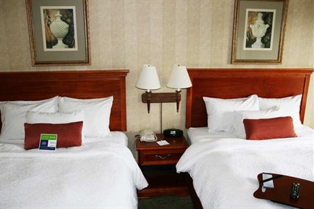 фото отеля Hampton Inn Long Island - Brookhaven