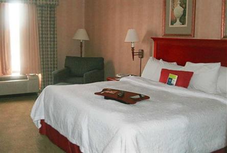 фото отеля Hampton Inn Long Island - Brookhaven
