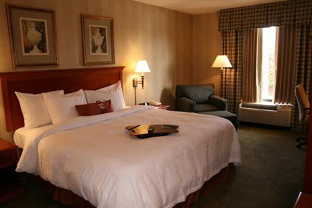 фото отеля Hampton Inn Long Island - Brookhaven
