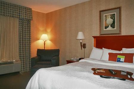 фото отеля Hampton Inn Long Island - Brookhaven
