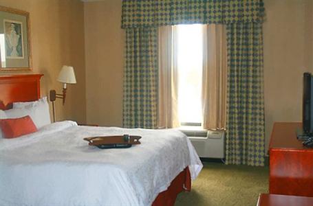 фото отеля Hampton Inn Long Island - Brookhaven