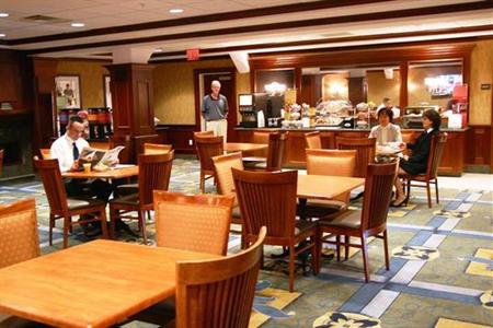 фото отеля Hampton Inn Long Island - Brookhaven