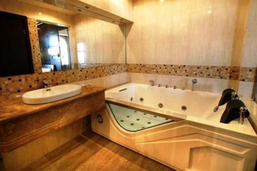 фото отеля Bass Hotel Yerevan