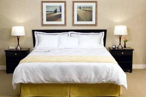 фото отеля Radisson Hotel & Suites Cleveland Eastlake