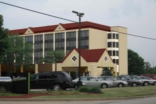фото отеля Radisson Hotel & Suites Cleveland Eastlake