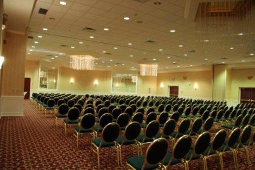 фото отеля Radisson Hotel & Suites Cleveland Eastlake