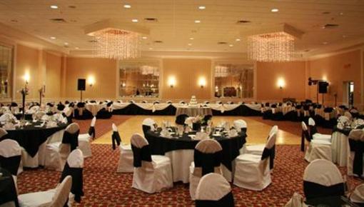 фото отеля Radisson Hotel & Suites Cleveland Eastlake