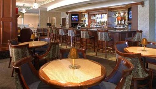 фото отеля Radisson Hotel & Suites Cleveland Eastlake