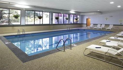 фото отеля Radisson Hotel & Suites Cleveland Eastlake
