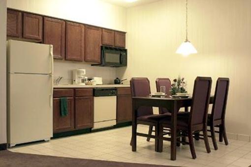 фото отеля Radisson Hotel & Suites Cleveland Eastlake