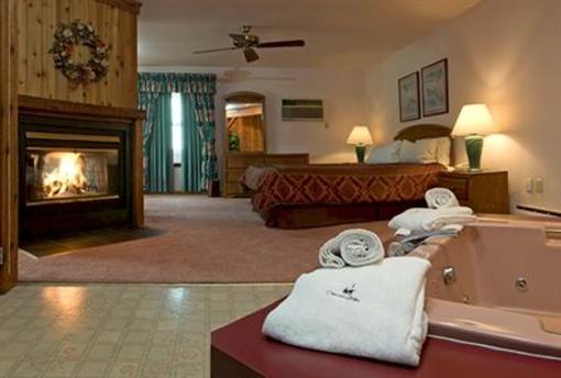 фото отеля Crescent Lodge & Country Inn