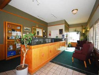 фото отеля Super 8 Motel Lindsay Olive Tree Inn