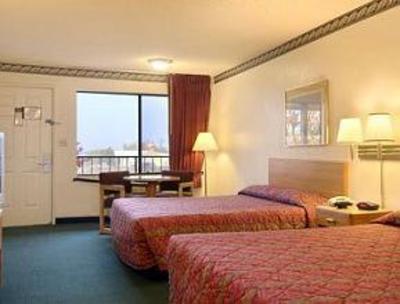 фото отеля Super 8 Motel Lindsay Olive Tree Inn