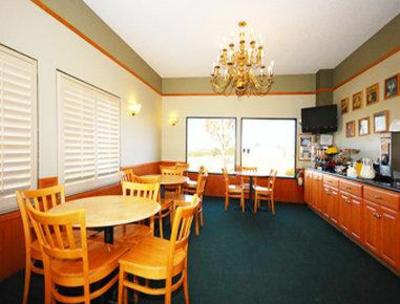 фото отеля Super 8 Motel Lindsay Olive Tree Inn