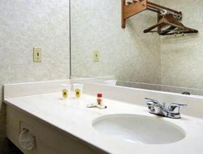 фото отеля Super 8 West Greenwich/Providence