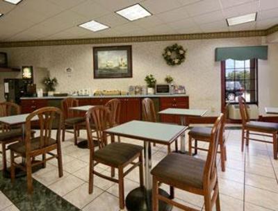 фото отеля Super 8 West Greenwich/Providence
