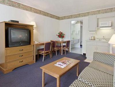 фото отеля Days Inn Neptune Beach