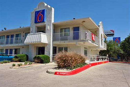 фото отеля Motel 6 San Antonio - Fiesta