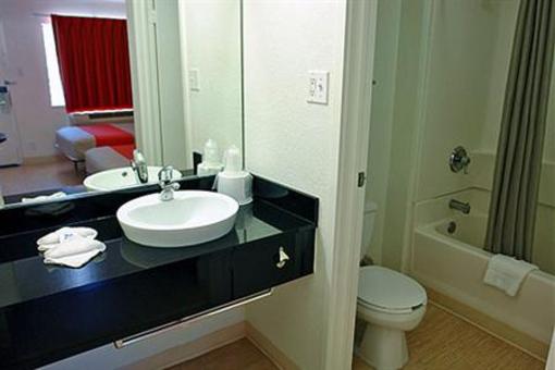 фото отеля Motel 6 San Antonio - Fiesta